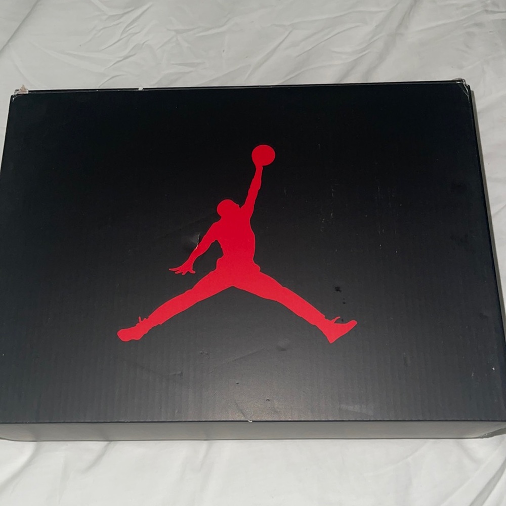 Brand new authentic Women’s Jordan size 8…